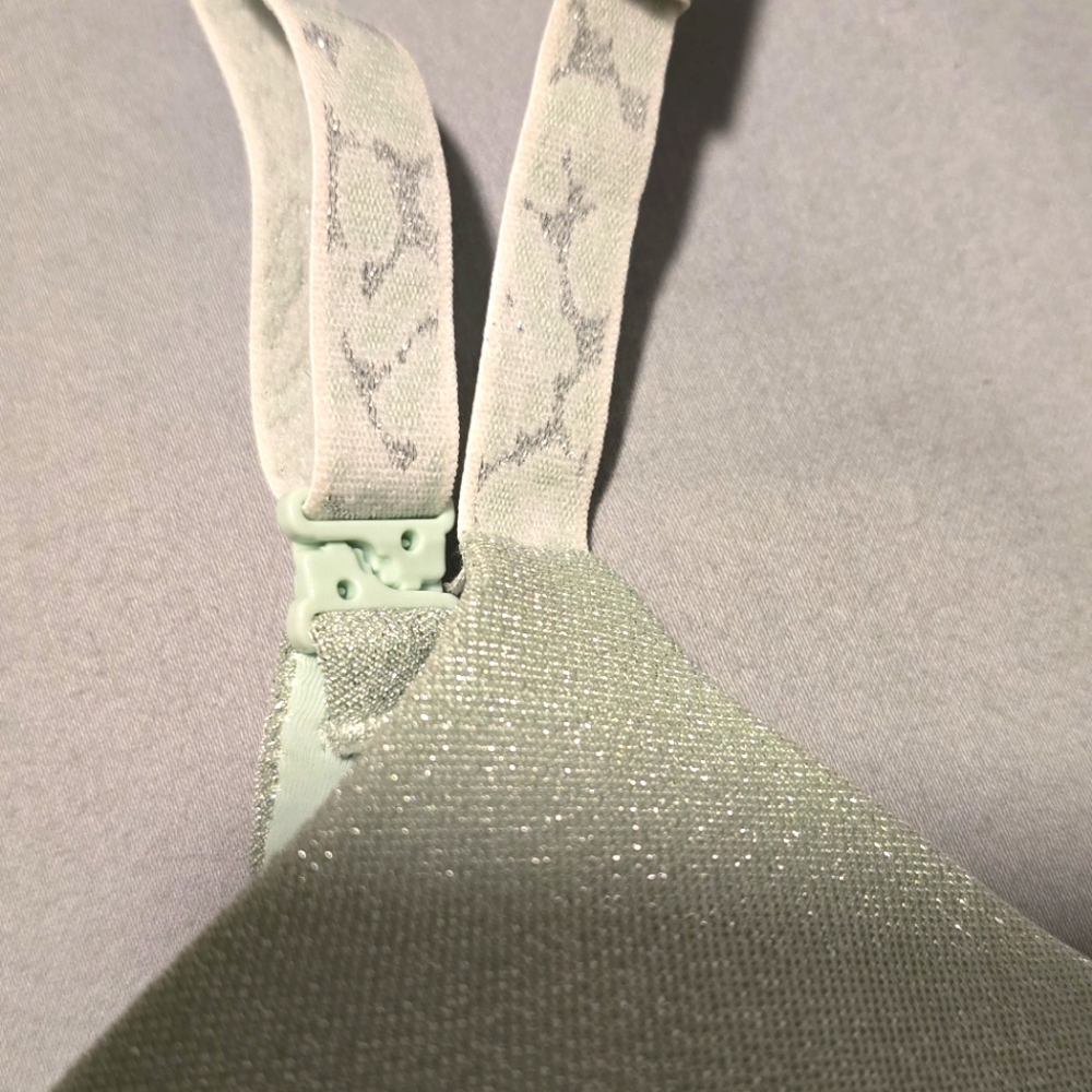 Victoria Secret Bra - Picture 4 of 10